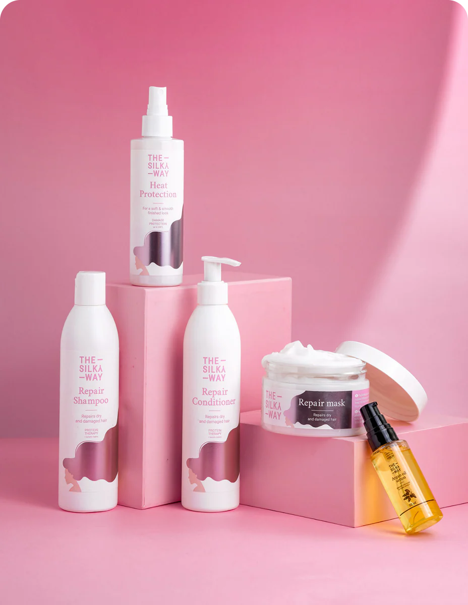 TheSilkyWay Hajregeneráló Sampon, Kondicionáló, Maszk és Miracle Hajregeneráló Víz rózsaszín háttérrel